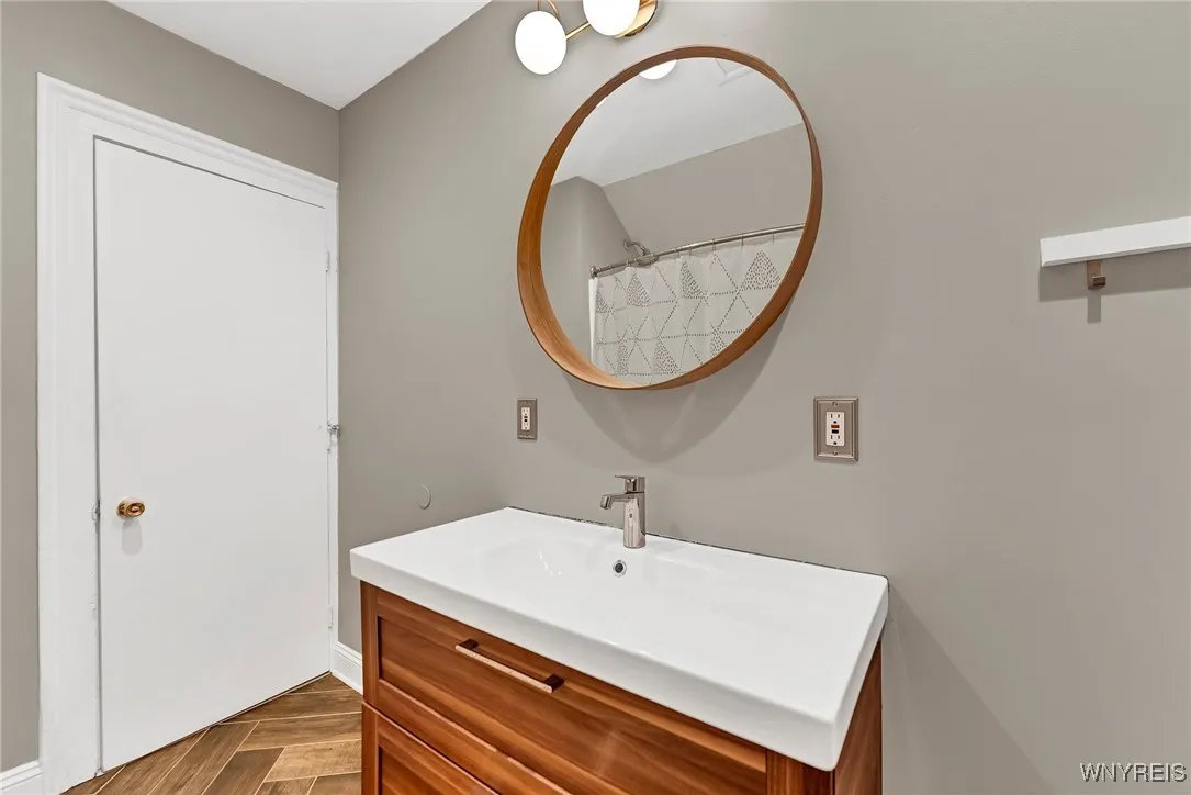 Upstairs full bath