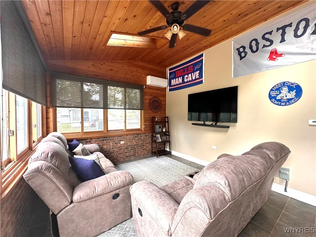 224 Carriage Park, West Seneca, New York 14224, West Seneca, New York 14224, 3 Bedrooms Bedrooms, 8 Rooms Rooms,1 BathroomBathrooms,Residential,Closed,224 Carriage Park, West Seneca, New York 14224,0,B1570594