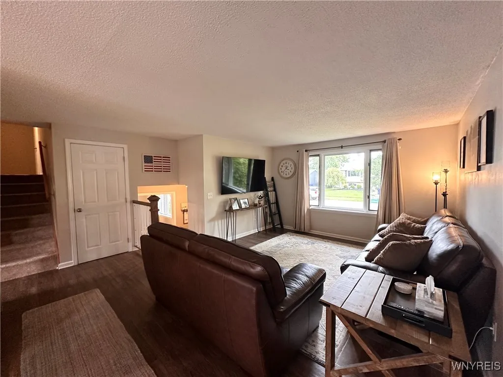 224 Carriage Park, West Seneca, New York 14224, West Seneca, New York 14224, 3 Bedrooms Bedrooms, 8 Rooms Rooms,1 BathroomBathrooms,Residential,Closed,224 Carriage Park, West Seneca, New York 14224,0,B1570594