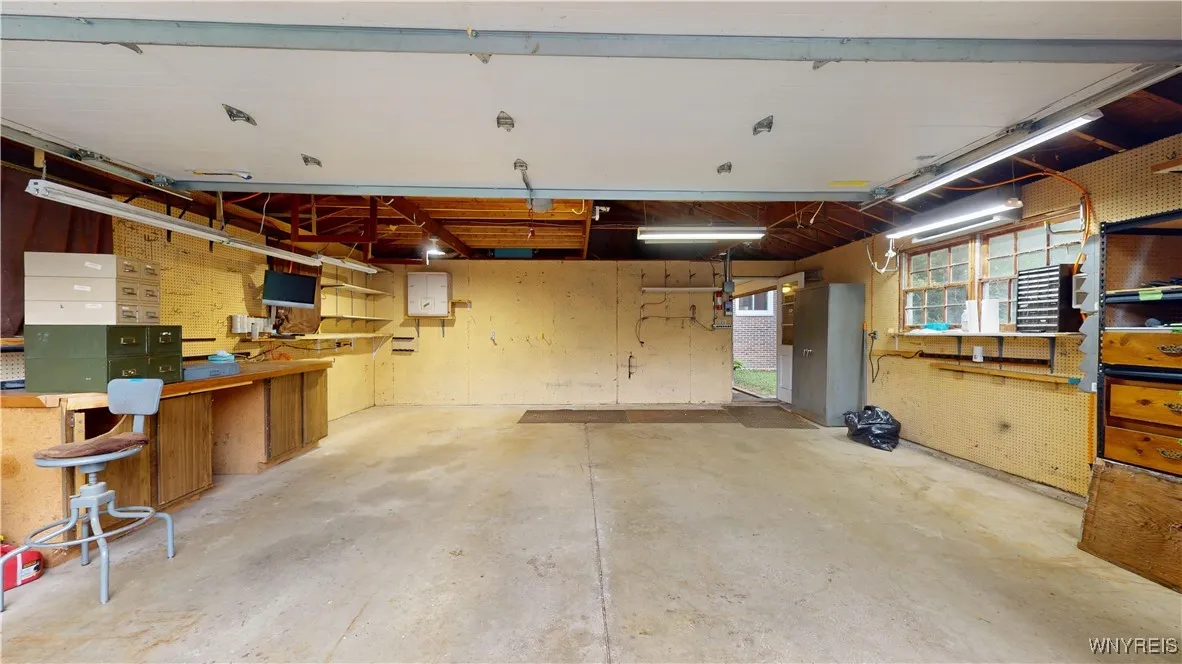 5618 East River Road, Grand Island, New York 14072, Grand Island, New York 14072, 5 Bedrooms Bedrooms, 9 Rooms Rooms,2 BathroomsBathrooms,Residential,Closed,5618 East River Road, Grand Island, New York 14072,0,B1570907