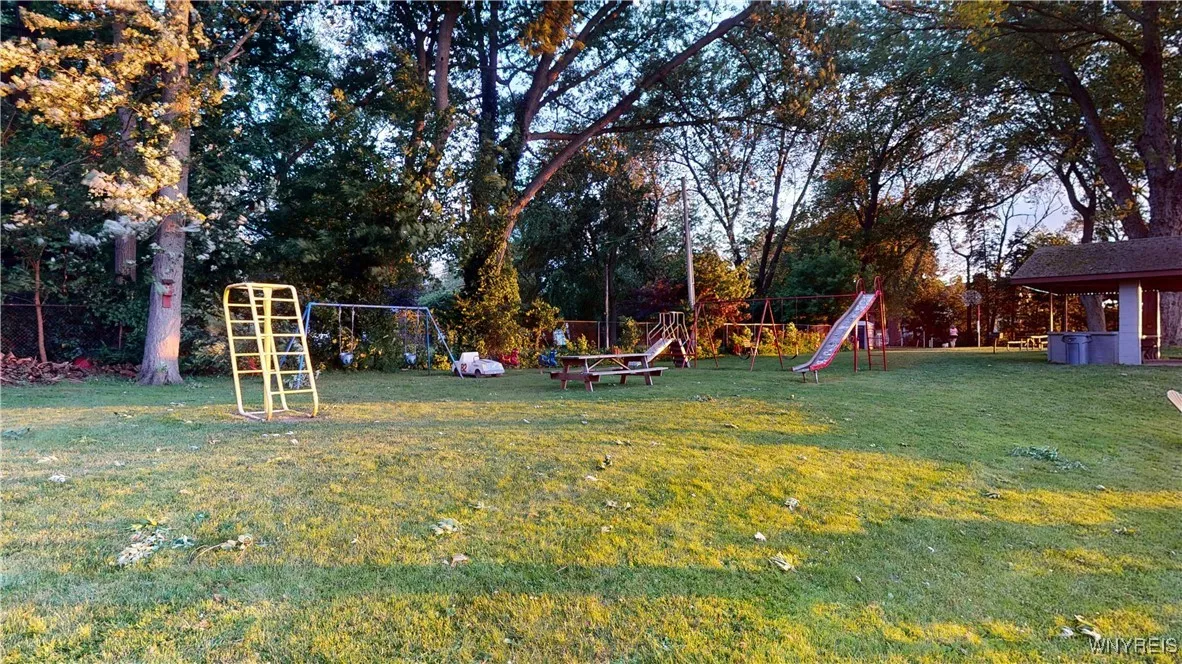 5618 East River Road, Grand Island, New York 14072, Grand Island, New York 14072, 5 Bedrooms Bedrooms, 9 Rooms Rooms,2 BathroomsBathrooms,Residential,Closed,5618 East River Road, Grand Island, New York 14072,0,B1570907
