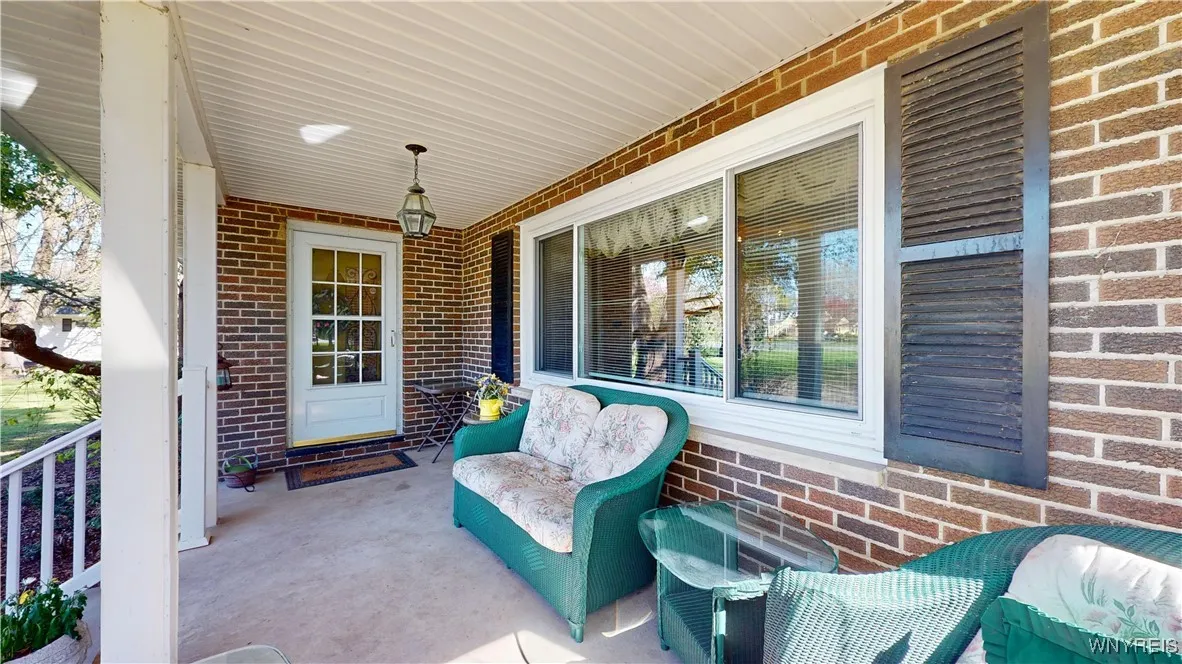 5618 East River Road, Grand Island, New York 14072, Grand Island, New York 14072, 5 Bedrooms Bedrooms, 9 Rooms Rooms,2 BathroomsBathrooms,Residential,Closed,5618 East River Road, Grand Island, New York 14072,0,B1570907