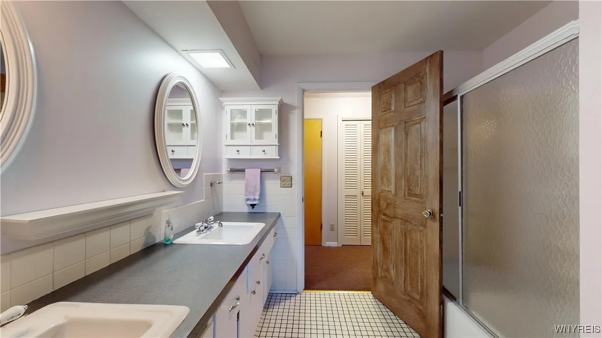 5618 East River Road, Grand Island, New York 14072, Grand Island, New York 14072, 5 Bedrooms Bedrooms, 9 Rooms Rooms,2 BathroomsBathrooms,Residential,Closed,5618 East River Road, Grand Island, New York 14072,0,B1570907