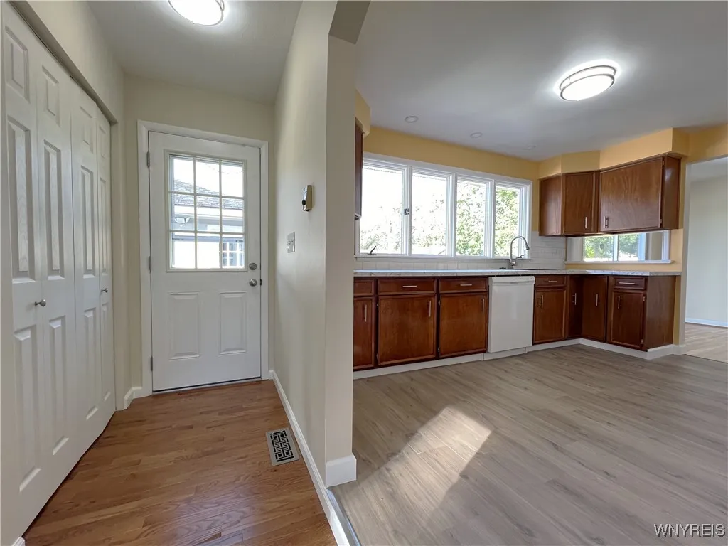 64 Sweet Briar Road, Tonawanda-town, New York 1415, Tonawanda, New York 14150, 3 Bedrooms Bedrooms, 8 Rooms Rooms,2 BathroomsBathrooms,Residential,Closed,64 Sweet Briar Road, Tonawanda-town, New York 1415,0,B1571151