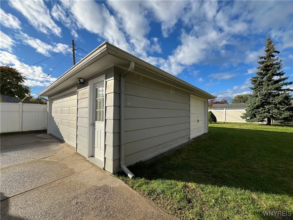 64 Sweet Briar Road, Tonawanda-town, New York 1415, Tonawanda, New York 14150, 3 Bedrooms Bedrooms, 8 Rooms Rooms,2 BathroomsBathrooms,Residential,Closed,64 Sweet Briar Road, Tonawanda-town, New York 1415,0,B1571151