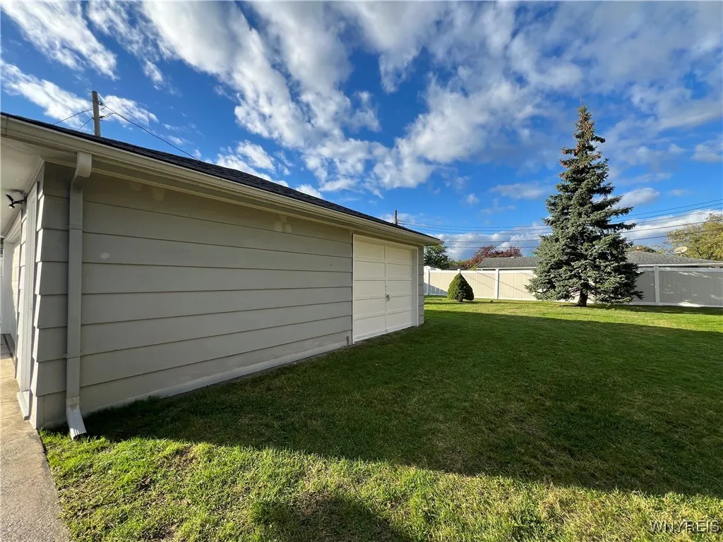 64 Sweet Briar Road, Tonawanda-town, New York 1415, Tonawanda, New York 14150, 3 Bedrooms Bedrooms, 8 Rooms Rooms,2 BathroomsBathrooms,Residential,Closed,64 Sweet Briar Road, Tonawanda-town, New York 1415,0,B1571151