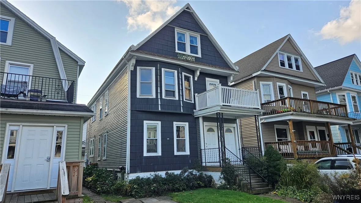 35 Hayden Street, Buffalo, New York 14210, Buffalo, New York 14210, 7 Bedrooms Bedrooms, ,3 BathroomsBathrooms,Residential,Closed,35 Hayden Street, Buffalo, New York 14210,0,B1571497