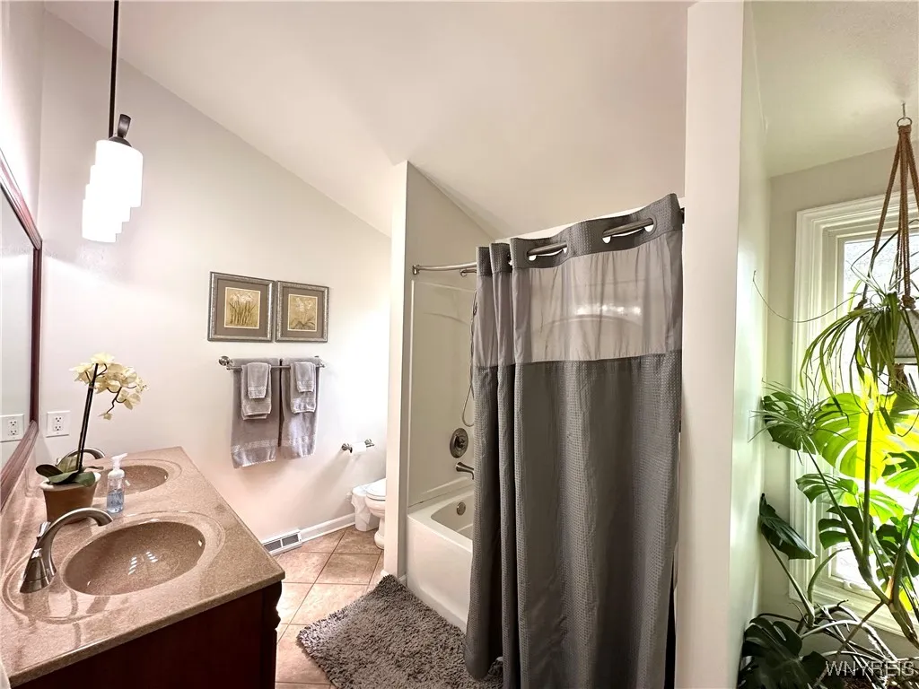 Dual sinks with solid surface countertop