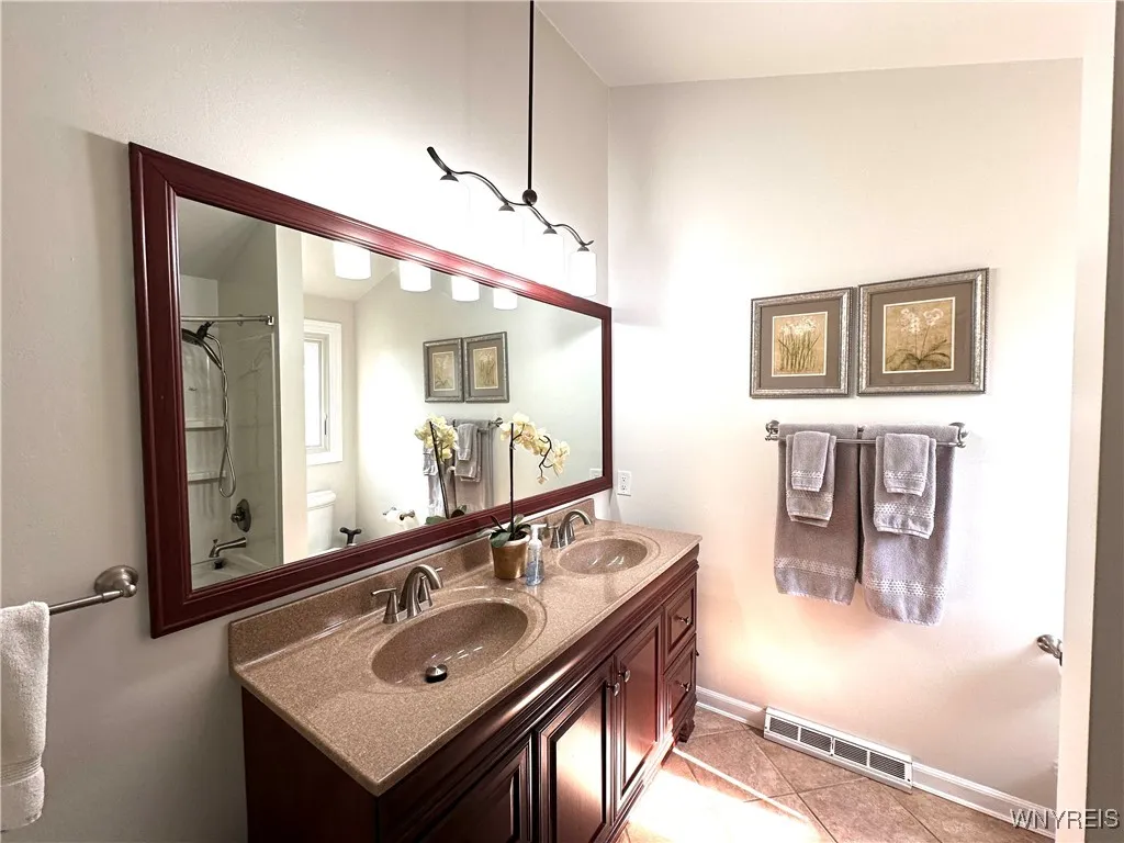 8327 Clarence Center Road, Clarence, New York 1405, Clarence, New York 14051, 3 Bedrooms Bedrooms, 6 Rooms Rooms,2 BathroomsBathrooms,Residential,Closed,8327 Clarence Center Road, Clarence, New York 1405,0,B1571584