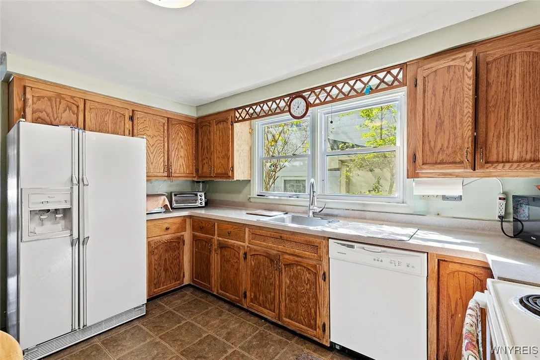 356 Hendricks Boulevard, Amherst, New York 14226, Amherst, New York 14226, 3 Bedrooms Bedrooms, 6 Rooms Rooms,1 BathroomBathrooms,Residential,Closed,356 Hendricks Boulevard, Amherst, New York 14226,0,B1571955