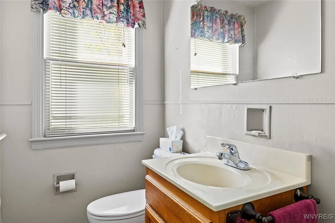 356 Hendricks Boulevard, Amherst, New York 14226, Amherst, New York 14226, 3 Bedrooms Bedrooms, 6 Rooms Rooms,1 BathroomBathrooms,Residential,Closed,356 Hendricks Boulevard, Amherst, New York 14226,0,B1571955