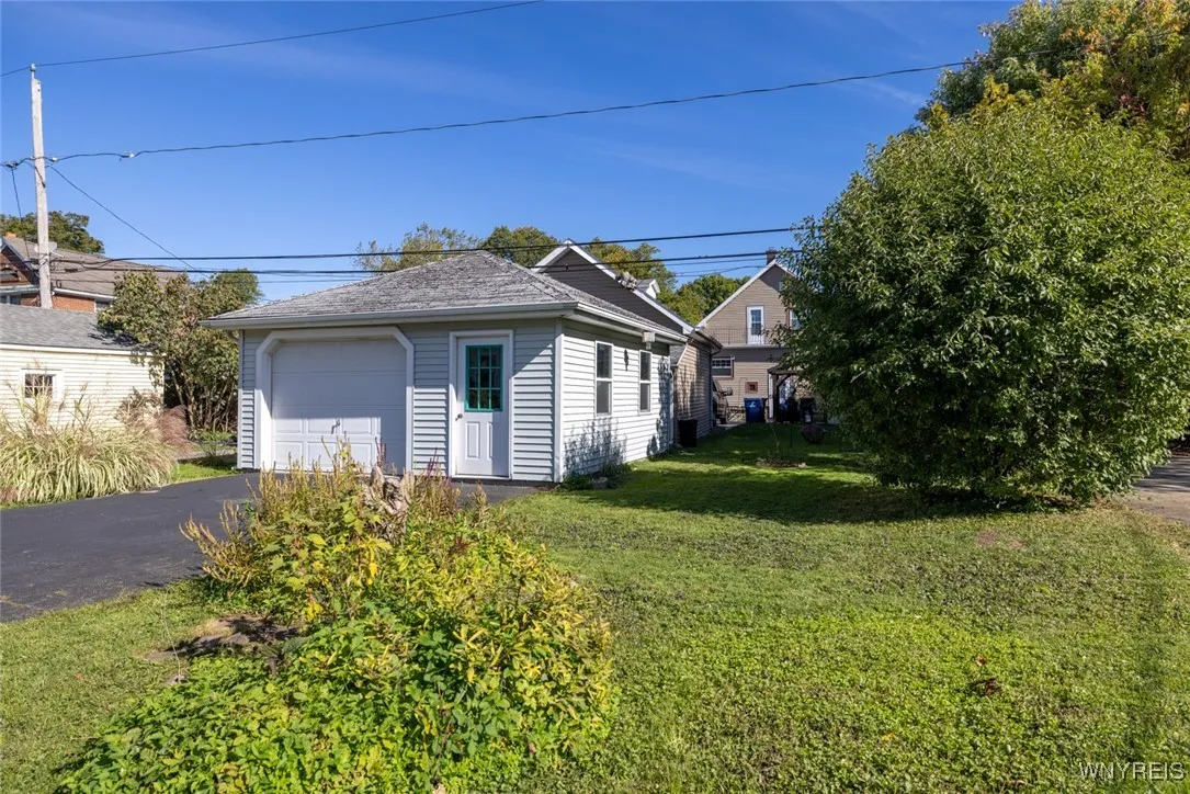 136 Tuscarora Road, Buffalo, New York 14220, Buffalo, New York 14220, 3 Bedrooms Bedrooms, 7 Rooms Rooms,1 BathroomBathrooms,Residential,Closed,136 Tuscarora Road, Buffalo, New York 14220,0,B1571672