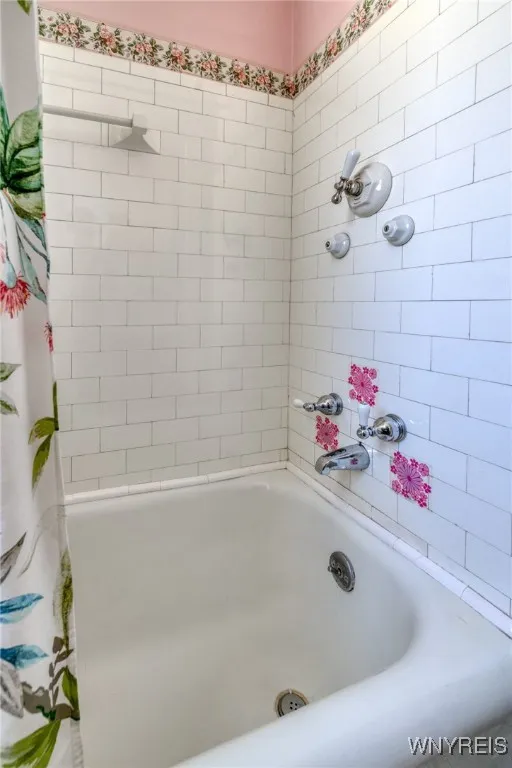 136 Tuscarora Road, Buffalo, New York 14220, Buffalo, New York 14220, 3 Bedrooms Bedrooms, 7 Rooms Rooms,1 BathroomBathrooms,Residential,Closed,136 Tuscarora Road, Buffalo, New York 14220,0,B1571672