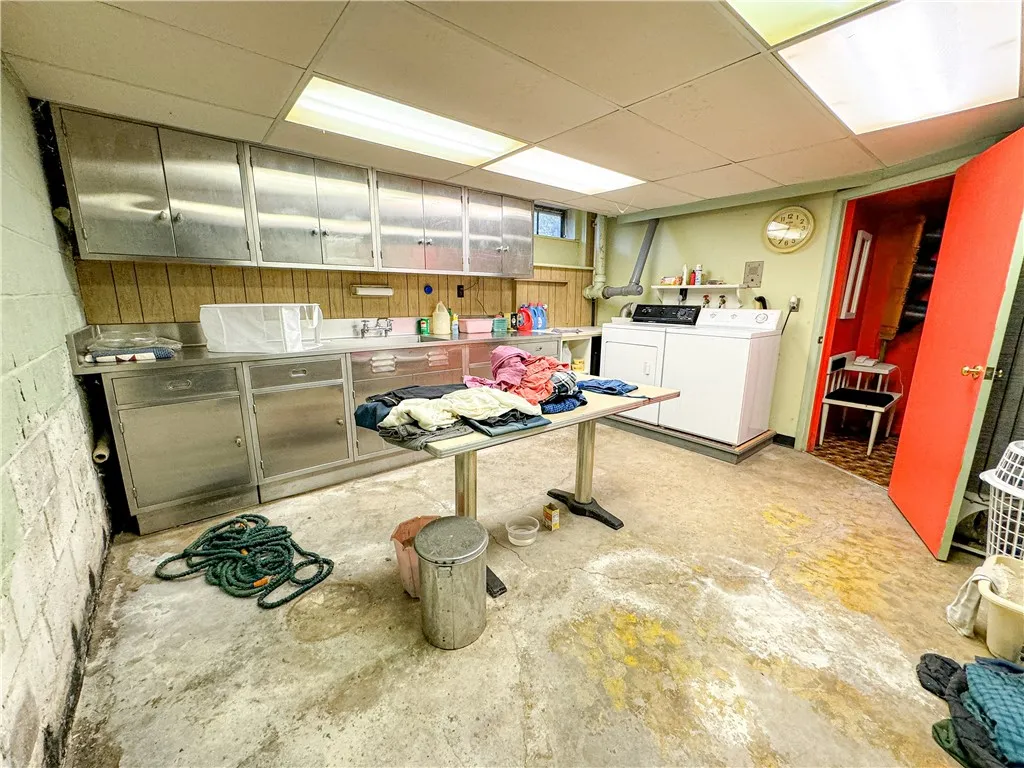 Laundry room 1