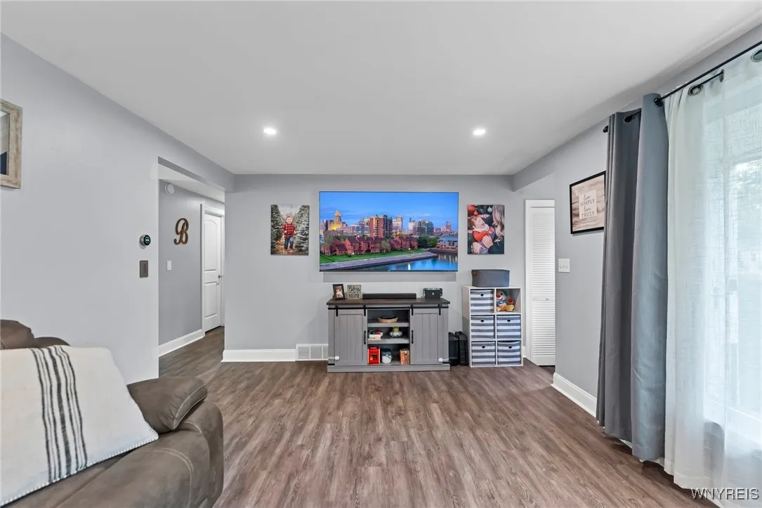 3928 Monroe Avenue, Hamburg, New York 14075, Hamburg, New York 14075, 3 Bedrooms Bedrooms, 6 Rooms Rooms,1 BathroomBathrooms,Residential,Closed,3928 Monroe Avenue, Hamburg, New York 14075,0,B1572066