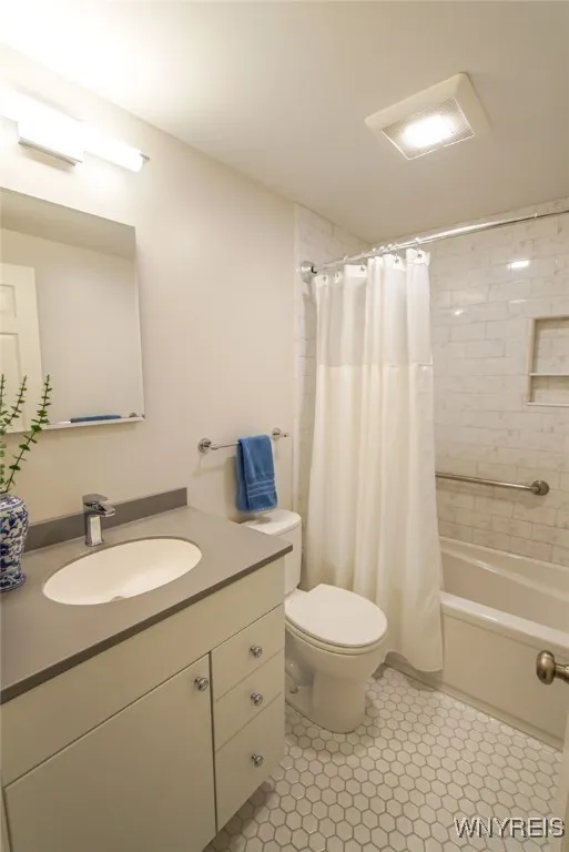 5114 Willowbrook Drive, Clarence, New York 14031, Clarence, New York 14031, 4 Bedrooms Bedrooms, 9 Rooms Rooms,2 BathroomsBathrooms,Residential,Closed,5114 Willowbrook Drive, Clarence, New York 14031,0,B1565388
