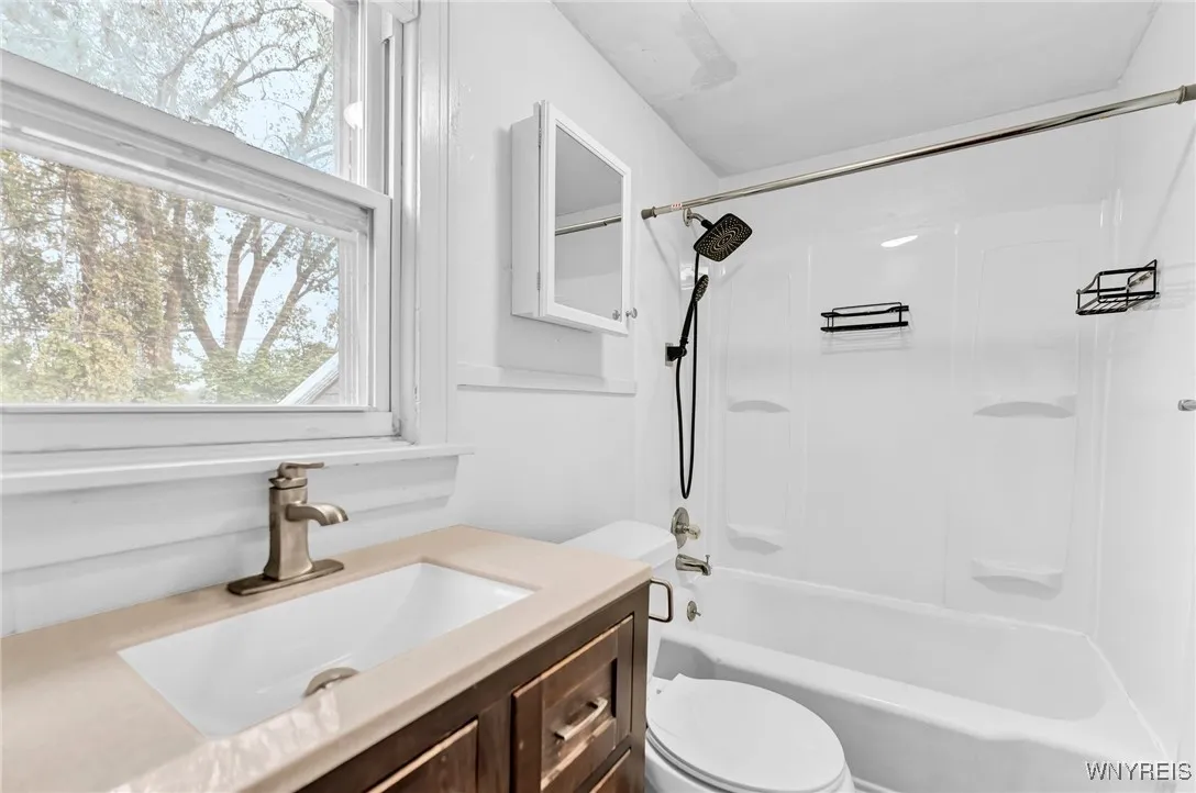 2278 Union Road, West Seneca, New York 14224, West Seneca, New York 14224, 7 Bedrooms Bedrooms, ,Multi Family,Closed,2278 Union Road, West Seneca, New York 14224,0,B1571678