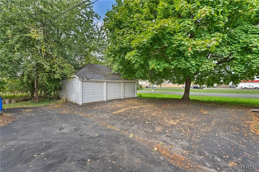 2278 Union Road, West Seneca, New York 14224, West Seneca, New York 14224, 7 Bedrooms Bedrooms, ,Multi Family,Closed,2278 Union Road, West Seneca, New York 14224,0,B1571678