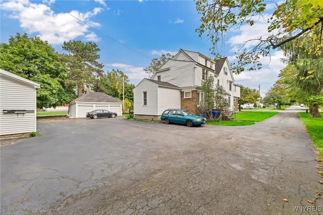 2278 Union Road, West Seneca, New York 14224, West Seneca, New York 14224, 7 Bedrooms Bedrooms, ,Multi Family,Closed,2278 Union Road, West Seneca, New York 14224,0,B1571678