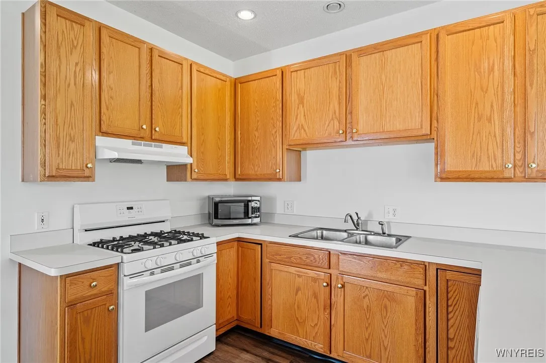 3011 Cloverbank Road 14, Hamburg, New York 14075, Hamburg, New York 14075, 2 Bedrooms Bedrooms, 5 Rooms Rooms,1 BathroomBathrooms,Residential,Closed,3011 Cloverbank Road 14, Hamburg, New York 14075,0,B1570644