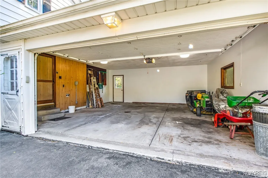 4901 Thompson Road, Clarence, New York 14031, Clarence, New York 14031, 4 Bedrooms Bedrooms, 11 Rooms Rooms,2 BathroomsBathrooms,Residential,Closed,4901 Thompson Road, Clarence, New York 14031,0,B1572317