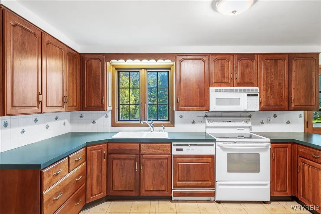 4901 Thompson Road, Clarence, New York 14031, Clarence, New York 14031, 4 Bedrooms Bedrooms, 11 Rooms Rooms,2 BathroomsBathrooms,Residential,Closed,4901 Thompson Road, Clarence, New York 14031,0,B1572317
