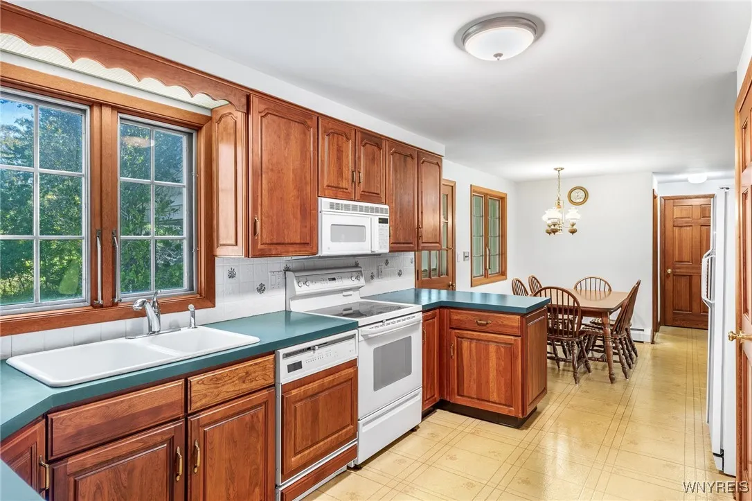 4901 Thompson Road, Clarence, New York 14031, Clarence, New York 14031, 4 Bedrooms Bedrooms, 11 Rooms Rooms,2 BathroomsBathrooms,Residential,Closed,4901 Thompson Road, Clarence, New York 14031,0,B1572317