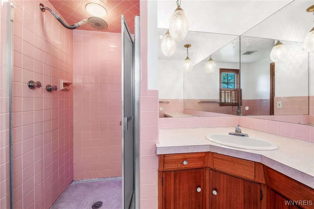 4901 Thompson Road, Clarence, New York 14031, Clarence, New York 14031, 4 Bedrooms Bedrooms, 11 Rooms Rooms,2 BathroomsBathrooms,Residential,Closed,4901 Thompson Road, Clarence, New York 14031,0,B1572317