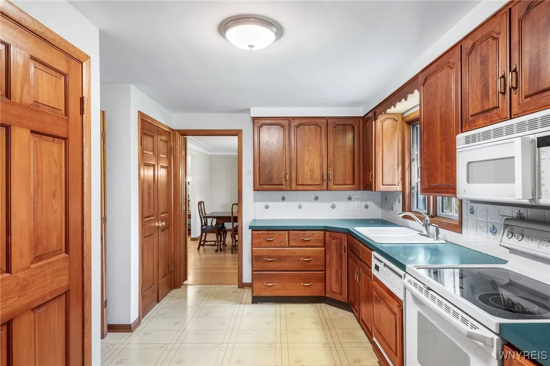 4901 Thompson Road, Clarence, New York 14031, Clarence, New York 14031, 4 Bedrooms Bedrooms, 11 Rooms Rooms,2 BathroomsBathrooms,Residential,Closed,4901 Thompson Road, Clarence, New York 14031,0,B1572317