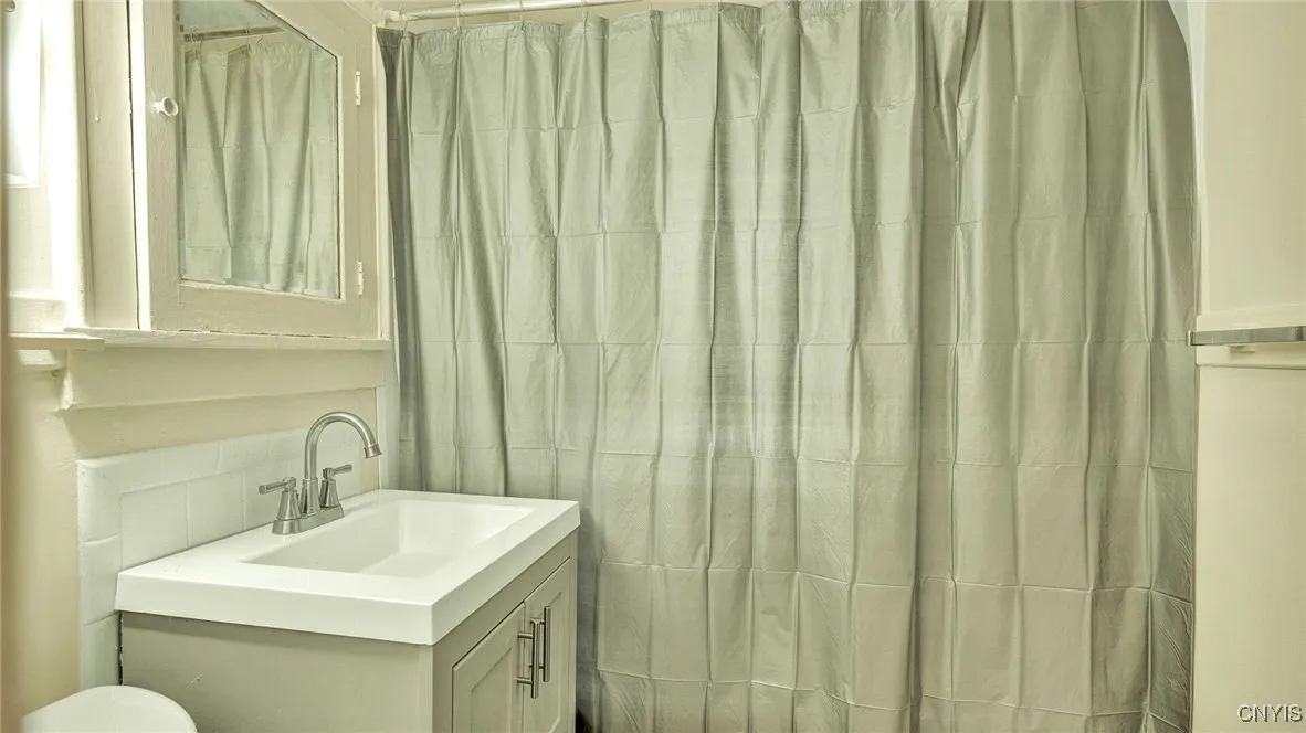 6 Darien Place, Buffalo, New York 14216, Buffalo, New York 14216, 4 Bedrooms Bedrooms, ,2 BathroomsBathrooms,Residential,Closed,6 Darien Place, Buffalo, New York 14216,0,S1572095