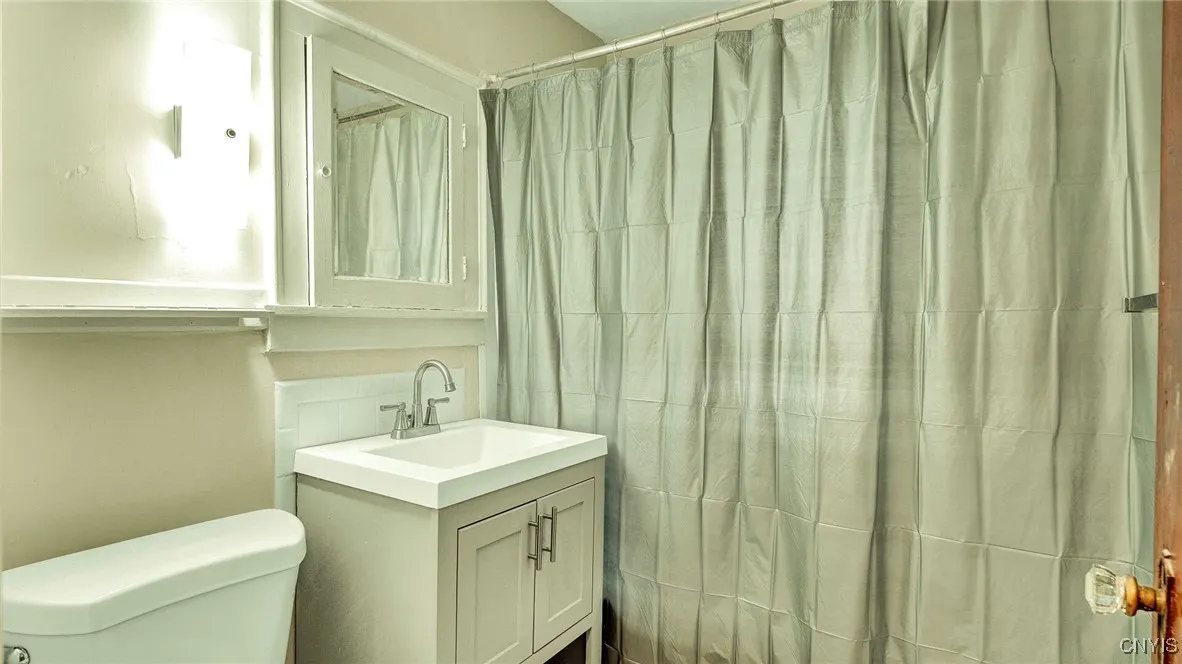 6 Darien Place, Buffalo, New York 14216, Buffalo, New York 14216, 4 Bedrooms Bedrooms, ,2 BathroomsBathrooms,Residential,Closed,6 Darien Place, Buffalo, New York 14216,0,S1572095