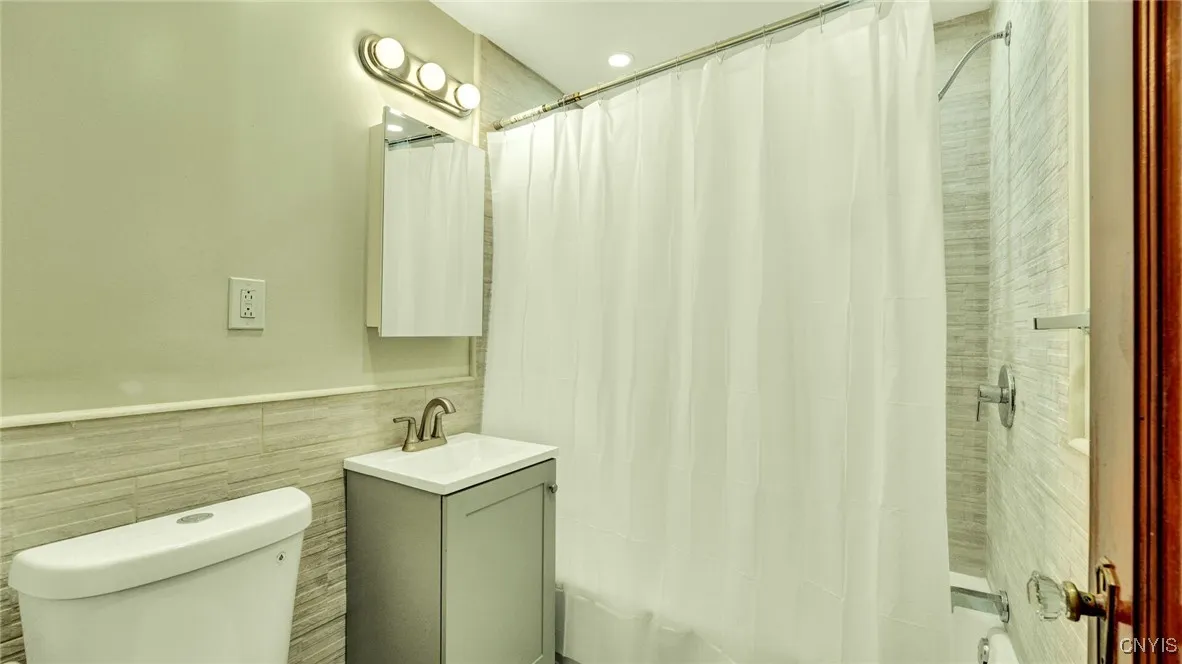 6 Darien Place, Buffalo, New York 14216, Buffalo, New York 14216, 4 Bedrooms Bedrooms, ,2 BathroomsBathrooms,Residential,Closed,6 Darien Place, Buffalo, New York 14216,0,S1572095