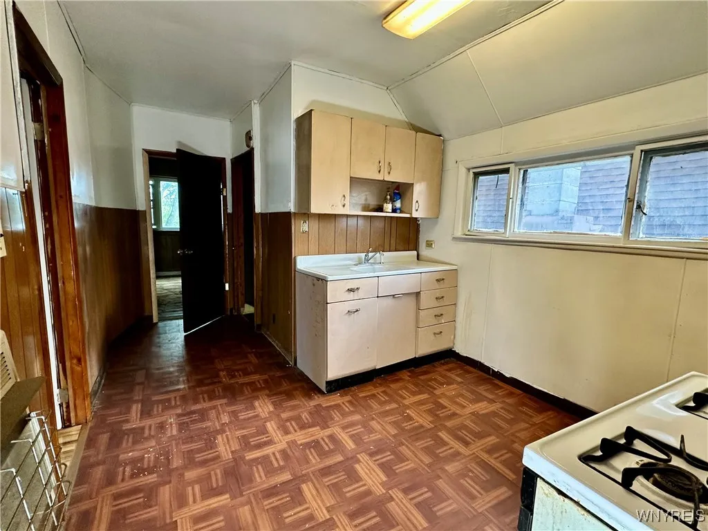 80 Fillmore Avenue, Buffalo, New York 14210, Buffalo, New York 14210, 5 Bedrooms Bedrooms, ,2 BathroomsBathrooms,Residential,Closed,80 Fillmore Avenue, Buffalo, New York 14210,0,B1573008