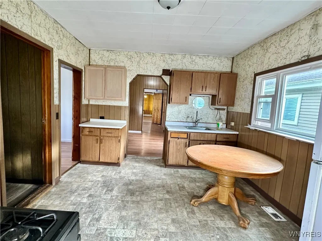 80 Fillmore Avenue, Buffalo, New York 14210, Buffalo, New York 14210, 5 Bedrooms Bedrooms, ,2 BathroomsBathrooms,Residential,Closed,80 Fillmore Avenue, Buffalo, New York 14210,0,B1573008