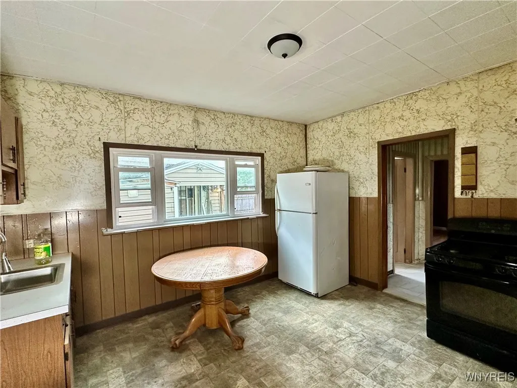 80 Fillmore Avenue, Buffalo, New York 14210, Buffalo, New York 14210, 5 Bedrooms Bedrooms, ,2 BathroomsBathrooms,Residential,Closed,80 Fillmore Avenue, Buffalo, New York 14210,0,B1573008