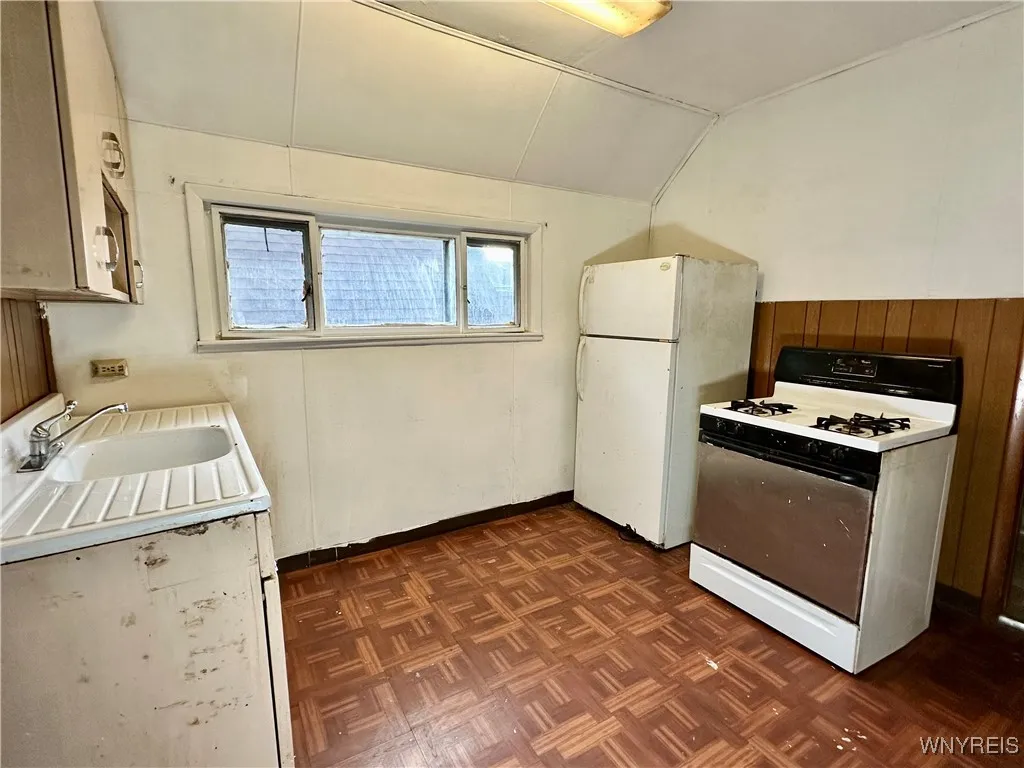 80 Fillmore Avenue, Buffalo, New York 14210, Buffalo, New York 14210, 5 Bedrooms Bedrooms, ,2 BathroomsBathrooms,Residential,Closed,80 Fillmore Avenue, Buffalo, New York 14210,0,B1573008