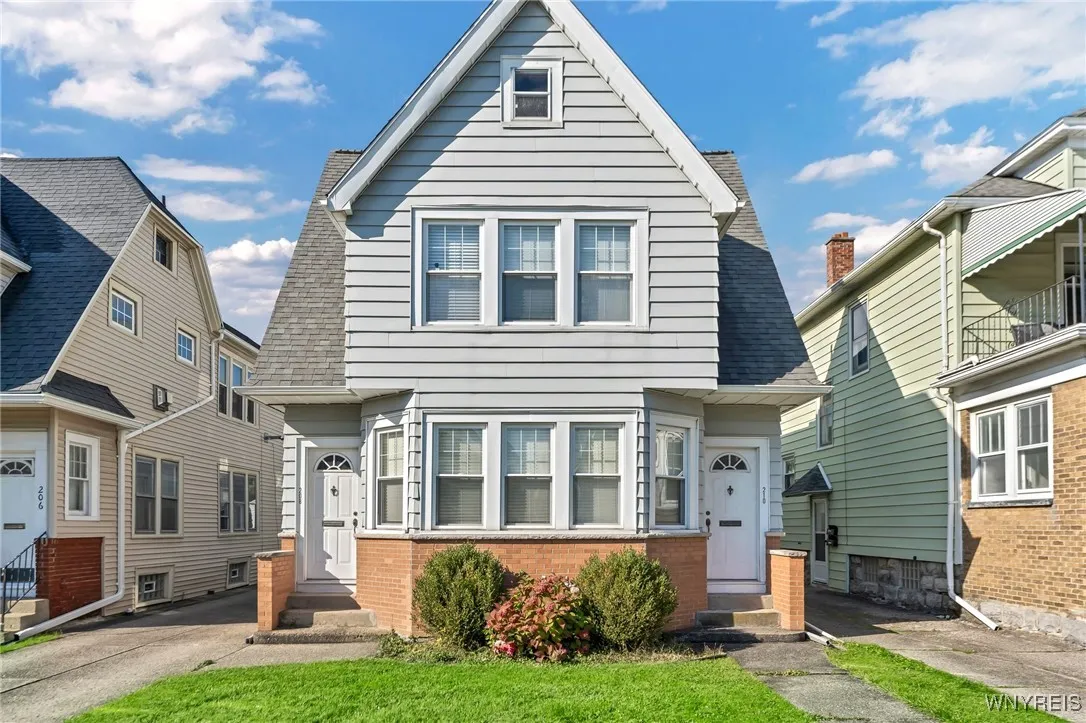 208 Lovering Avenue, Buffalo, New York 14216, Buffalo, New York 14216, 6 Bedrooms Bedrooms, ,2 BathroomsBathrooms,Residential,Closed,208 Lovering Avenue, Buffalo, New York 14216,0,B1573091