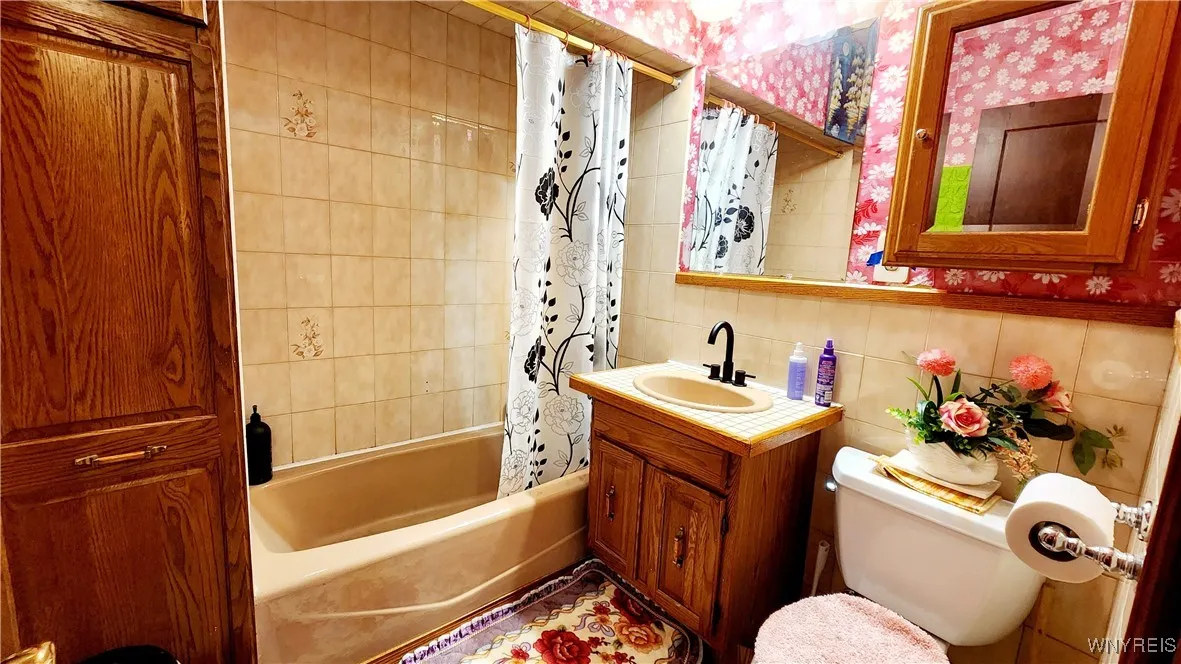 72 Elgas Street, Buffalo, New York 14207, Buffalo, New York 14207, 3 Bedrooms Bedrooms, 3 Rooms Rooms,1 BathroomBathrooms,Residential,Closed,72 Elgas Street, Buffalo, New York 14207,0,B1573065