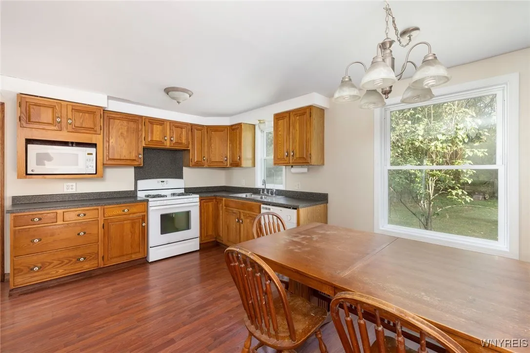 70 Colony Court, Elma, New York 14052, Elma, New York 14052, 3 Bedrooms Bedrooms, 8 Rooms Rooms,2 BathroomsBathrooms,Residential,Closed,70 Colony Court, Elma, New York 14052,0,B1572728
