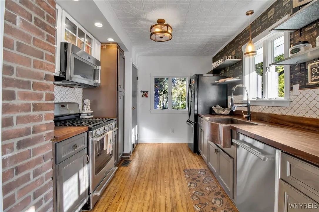 410 North Street, Aurora, New York 14052, Aurora, New York 14052, 4 Bedrooms Bedrooms, 7 Rooms Rooms,2 BathroomsBathrooms,Residential Lease,Closed,410 North Street, Aurora, New York 14052,0,B1573236