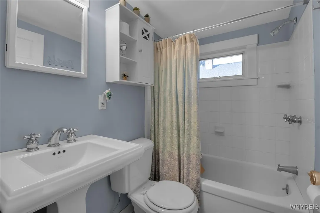 410 North Street, Aurora, New York 14052, Aurora, New York 14052, 4 Bedrooms Bedrooms, 7 Rooms Rooms,2 BathroomsBathrooms,Residential Lease,Closed,410 North Street, Aurora, New York 14052,0,B1573236