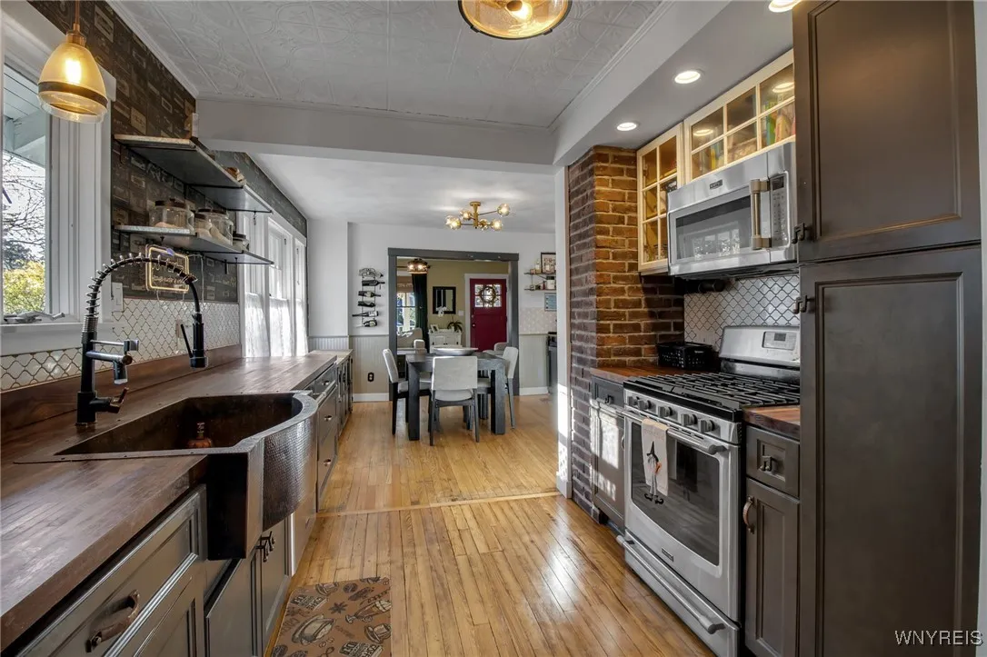 410 North Street, Aurora, New York 14052, Aurora, New York 14052, 4 Bedrooms Bedrooms, 7 Rooms Rooms,2 BathroomsBathrooms,Residential Lease,Closed,410 North Street, Aurora, New York 14052,0,B1573236