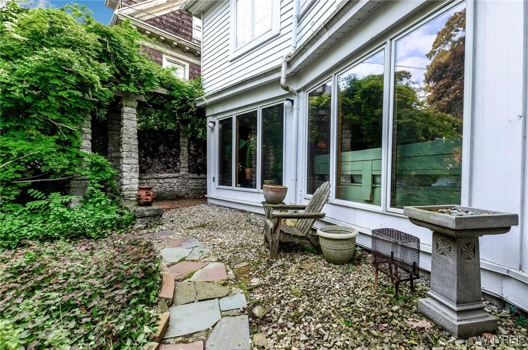 48 Colonial Circle, Buffalo, New York 14213, Buffalo, New York 14213, 3 Bedrooms Bedrooms, 12 Rooms Rooms,3 BathroomsBathrooms,Residential,Closed,48 Colonial Circle, Buffalo, New York 14213,0,B1572873