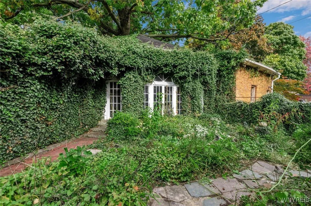 48 Colonial Circle, Buffalo, New York 14213, Buffalo, New York 14213, 3 Bedrooms Bedrooms, 12 Rooms Rooms,3 BathroomsBathrooms,Residential,Closed,48 Colonial Circle, Buffalo, New York 14213,0,B1572873