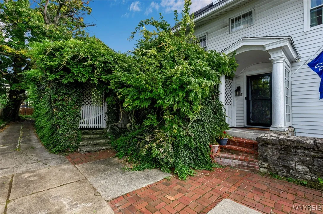 48 Colonial Circle, Buffalo, New York 14213, Buffalo, New York 14213, 3 Bedrooms Bedrooms, 12 Rooms Rooms,3 BathroomsBathrooms,Residential,Closed,48 Colonial Circle, Buffalo, New York 14213,0,B1572873