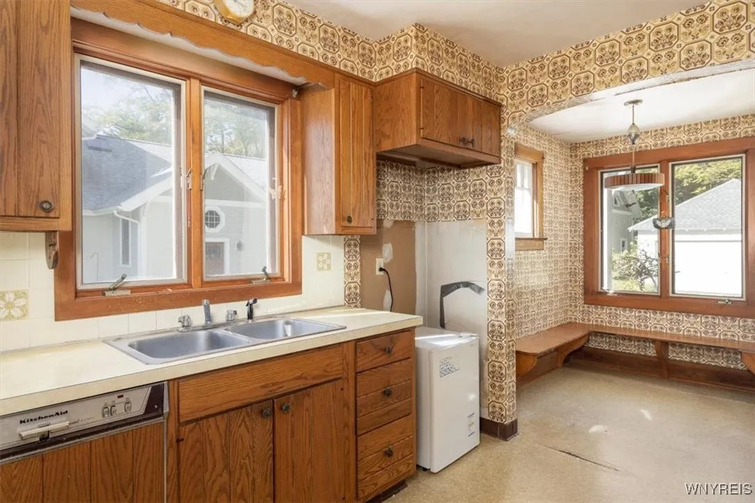 632 South St, Aurora, New York 14052, Aurora, New York 14052, 4 Bedrooms Bedrooms, 7 Rooms Rooms,1 BathroomBathrooms,Residential,Closed,632 South St, Aurora, New York 14052,0,B1573050