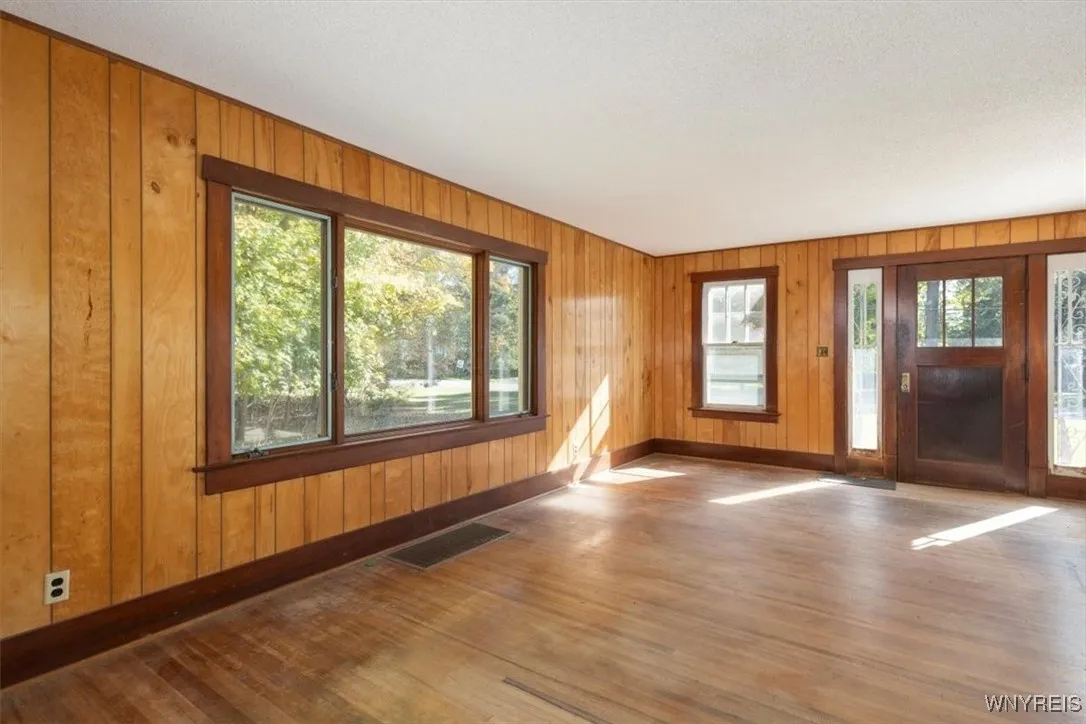 632 South St, Aurora, New York 14052, Aurora, New York 14052, 4 Bedrooms Bedrooms, 7 Rooms Rooms,1 BathroomBathrooms,Residential,Closed,632 South St, Aurora, New York 14052,0,B1573050