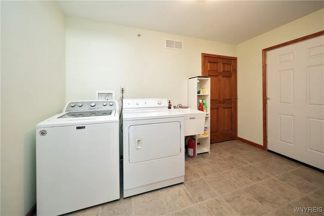 4740 Parker Road 33, Hamburg, New York 14075, Hamburg, New York 14075, 2 Bedrooms Bedrooms, 6 Rooms Rooms,2 BathroomsBathrooms,Residential,Closed,4740 Parker Road 33, Hamburg, New York 14075,0,B1573389