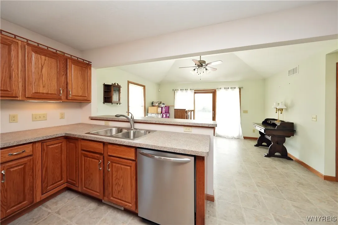 4740 Parker Road 33, Hamburg, New York 14075, Hamburg, New York 14075, 2 Bedrooms Bedrooms, 6 Rooms Rooms,2 BathroomsBathrooms,Residential,Closed,4740 Parker Road 33, Hamburg, New York 14075,0,B1573389