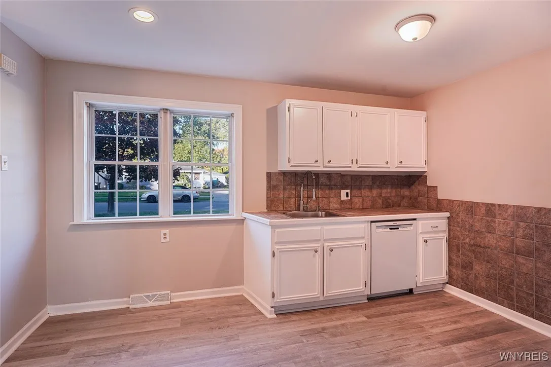 139 Avon Road, Tonawanda-town, New York 14150, Tonawanda, New York 14150, 3 Bedrooms Bedrooms, 5 Rooms Rooms,1 BathroomBathrooms,Residential,Closed,139 Avon Road, Tonawanda-town, New York 14150,0,B1573611